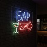 Неоновая вывеска «Бар со стрелкой и бокалом» — LED неон в красном, синем и зелёном