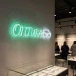Неоновая вывеска «ОПТИКА» с очками — LED-надпись для салона и витрины