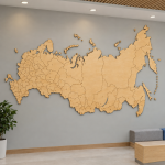 Карта России из дерева с названиями регионов и городов